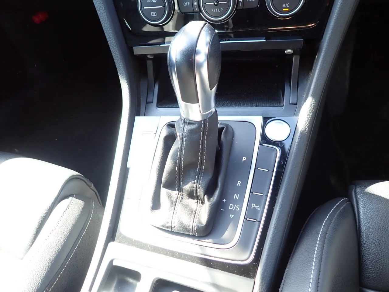 2014 Volkswagen Golf 2.0 TSI BlueMotion Tech R DSG 4Motion 5dr - photo 9